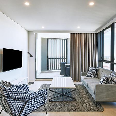 Meriton Suites ליברפול מראה חיצוני תמונה A living room in a typical apartment