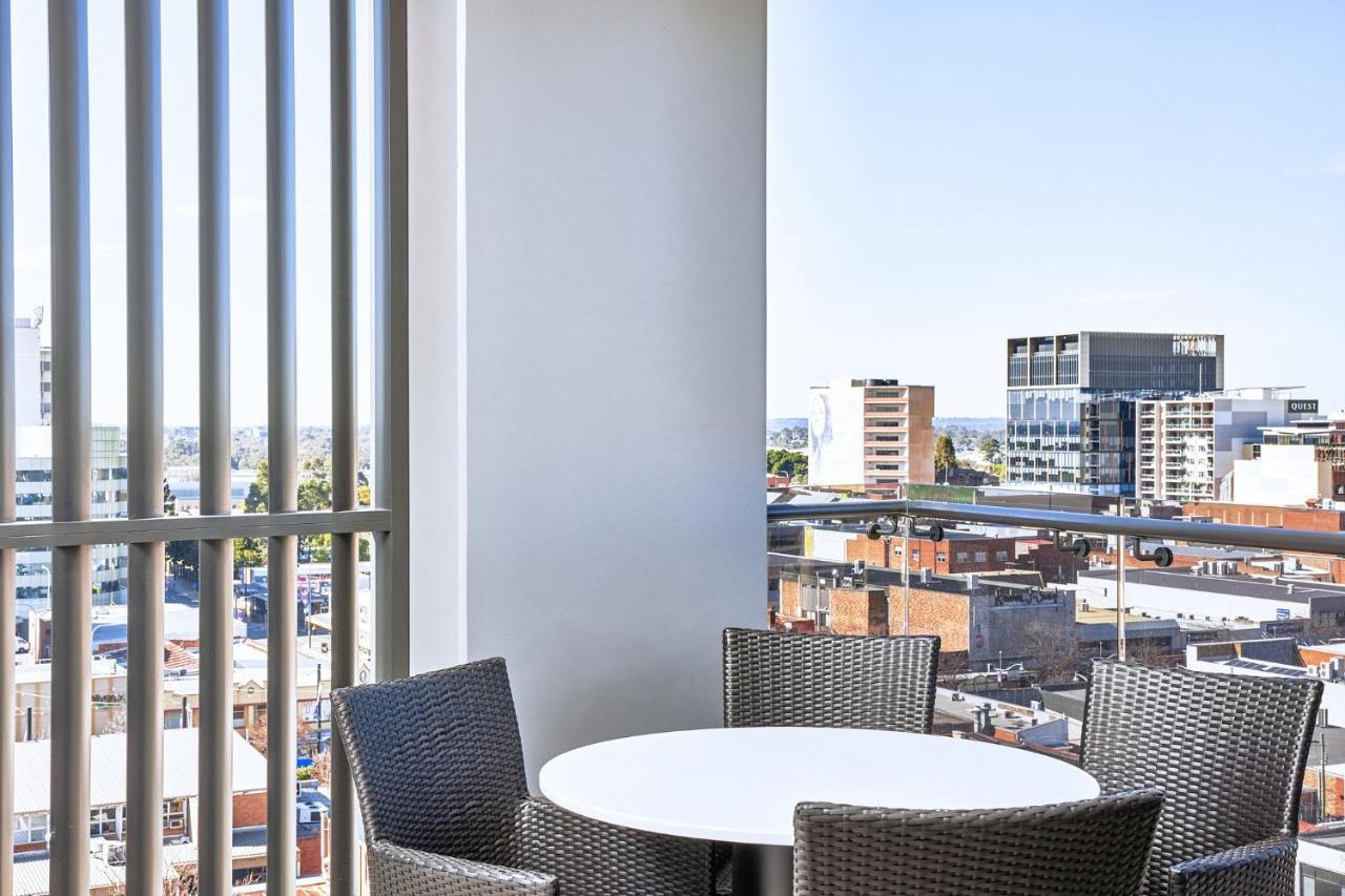 Meriton Suites ליברפול מראה חיצוני תמונה A balcony at the hotel