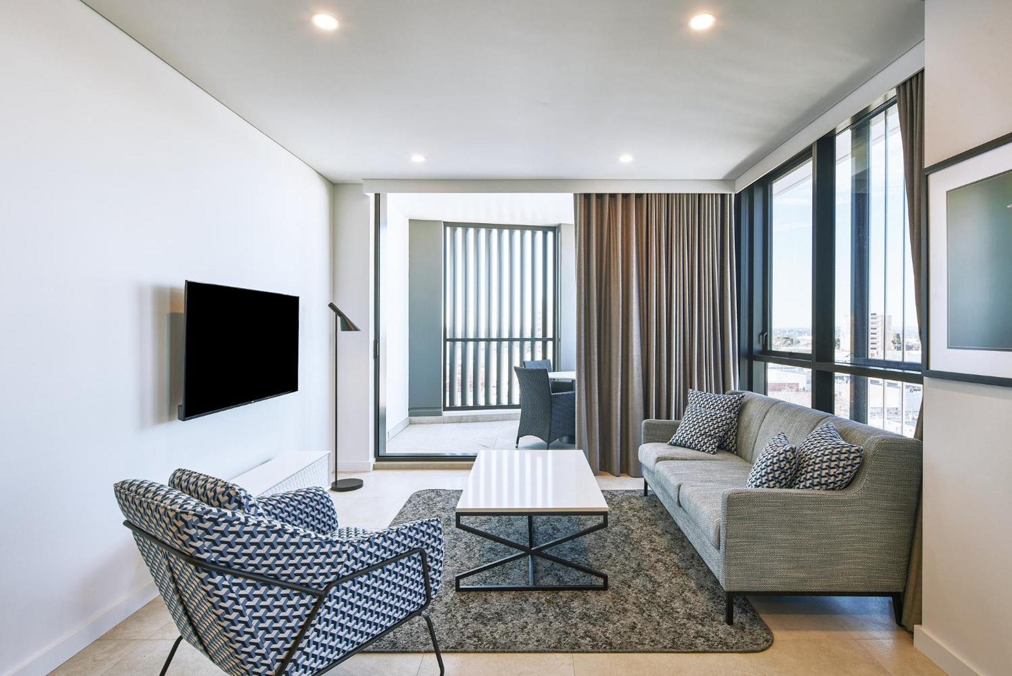 Meriton Suites ליברפול מראה חיצוני תמונה A living room in a typical apartment