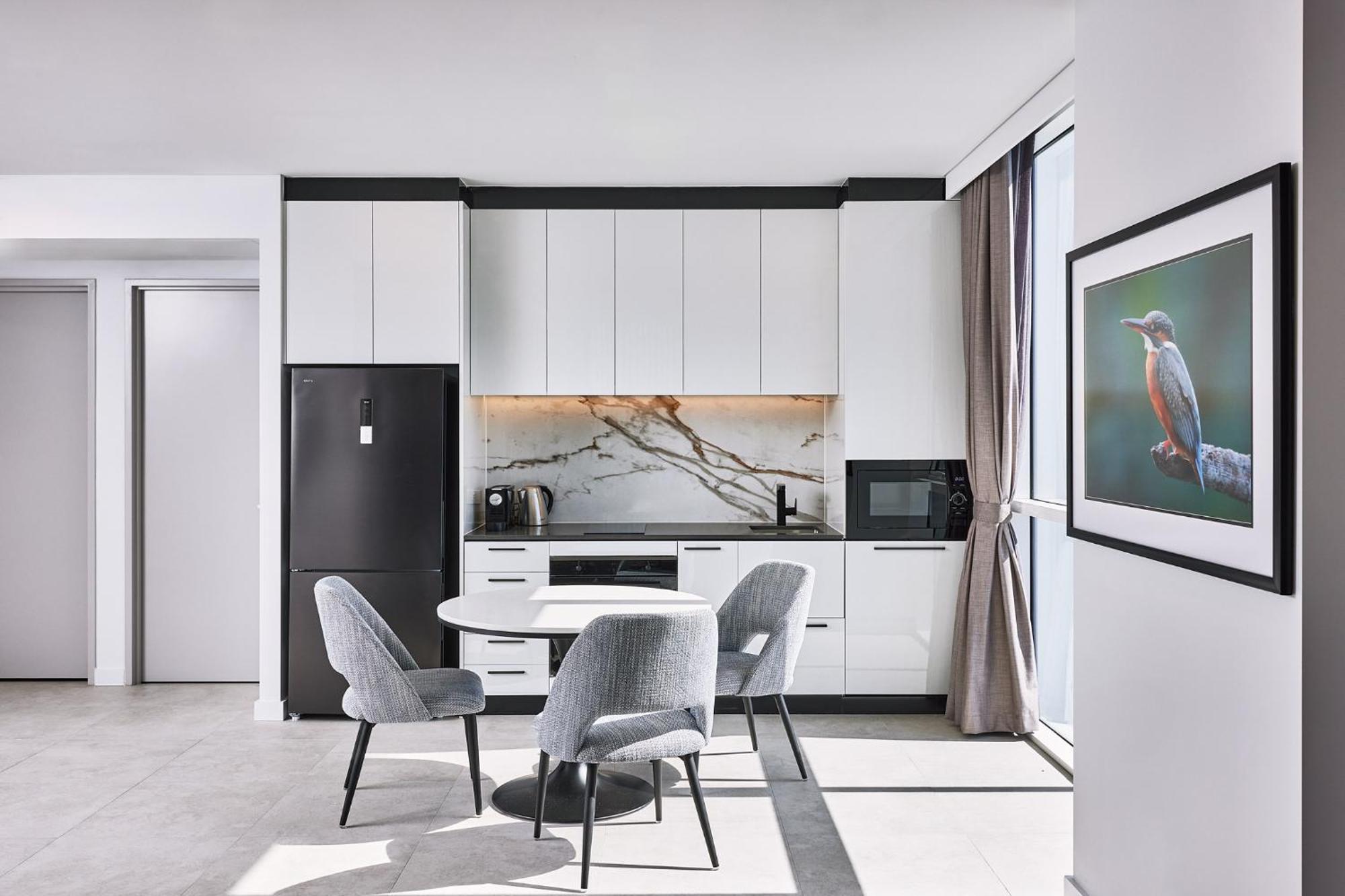 Meriton Suites ליברפול מראה חיצוני תמונה A kitchen in a serviced apartment