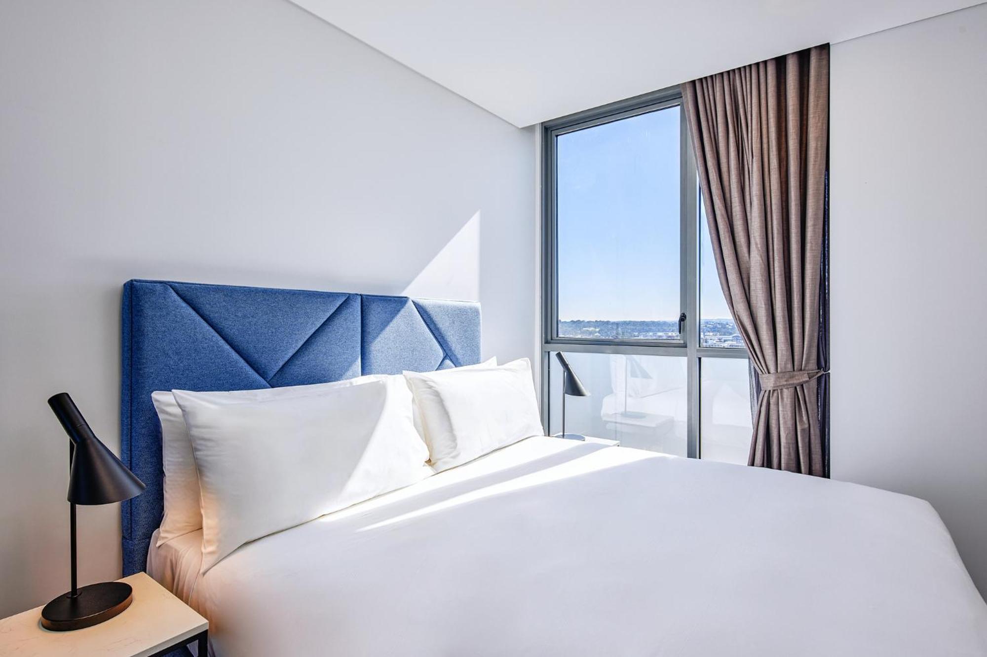 Meriton Suites ליברפול מראה חיצוני תמונה A bedroom at the hotel